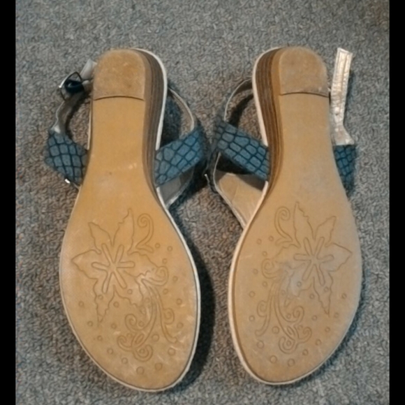 Jeweled thong sandals size 5/6 - Picture 2 of 4